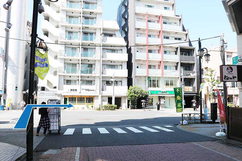 川越街道を渡って右折します